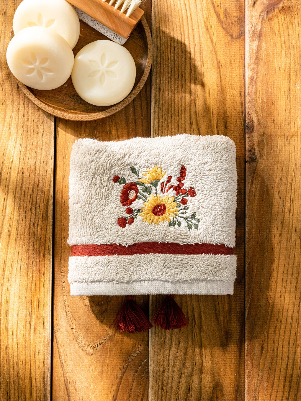 Bej Nakışlı Pamuklu El Havlusu 30x50 cm-2