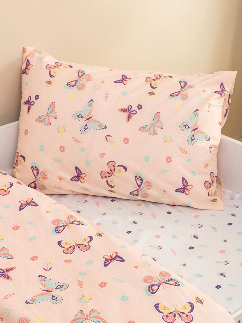 طقم أغطية لحاف للأطفال بنقشة الفراشات-1