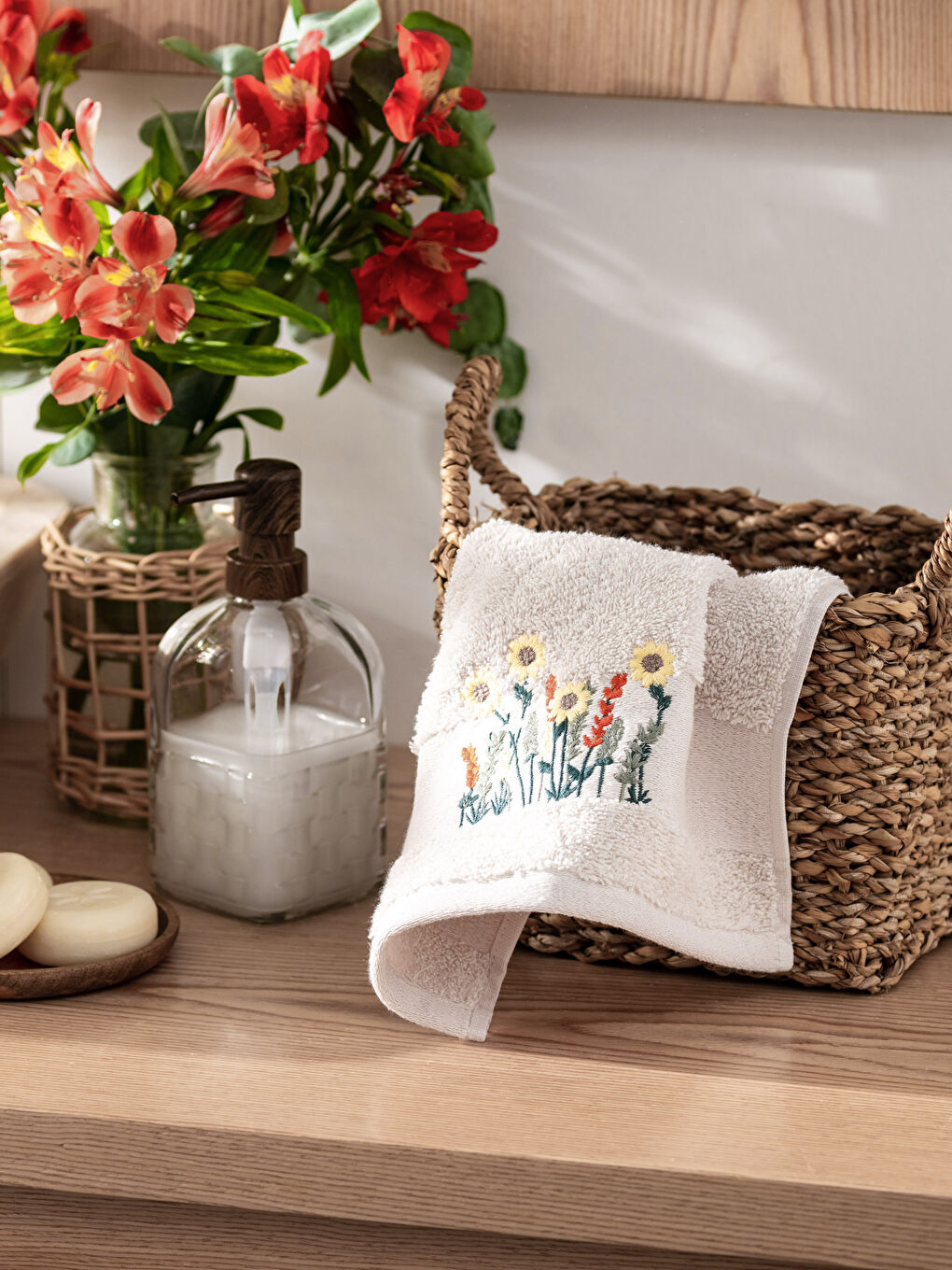 Sunflower Embroidered Hand Towel 30x50 Cm