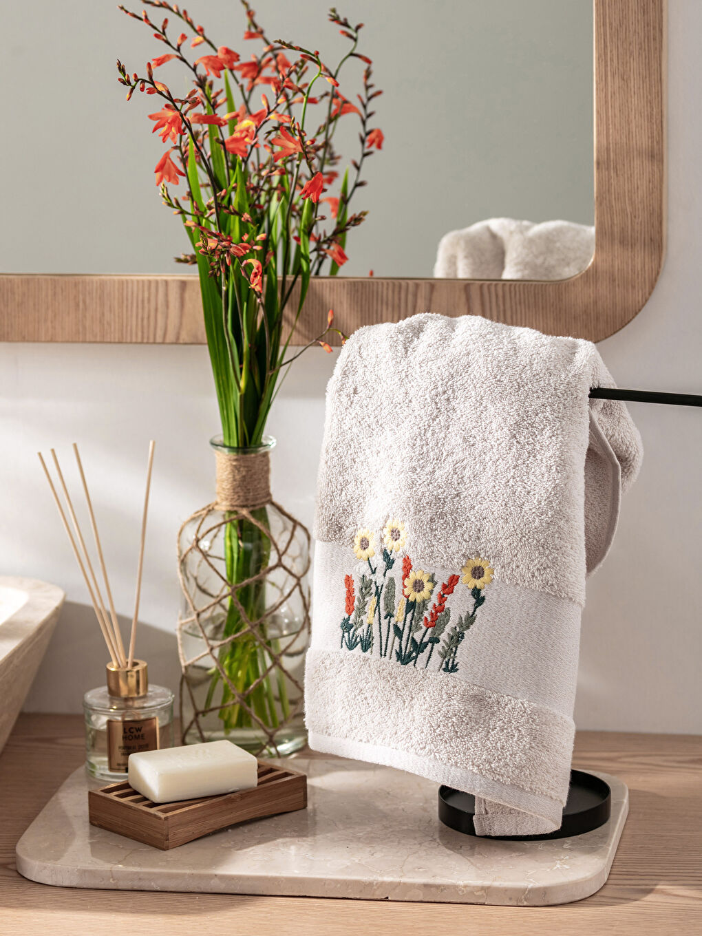 فوطة يد قطن مُزهرة مطرزة مقاس 50x80 سم