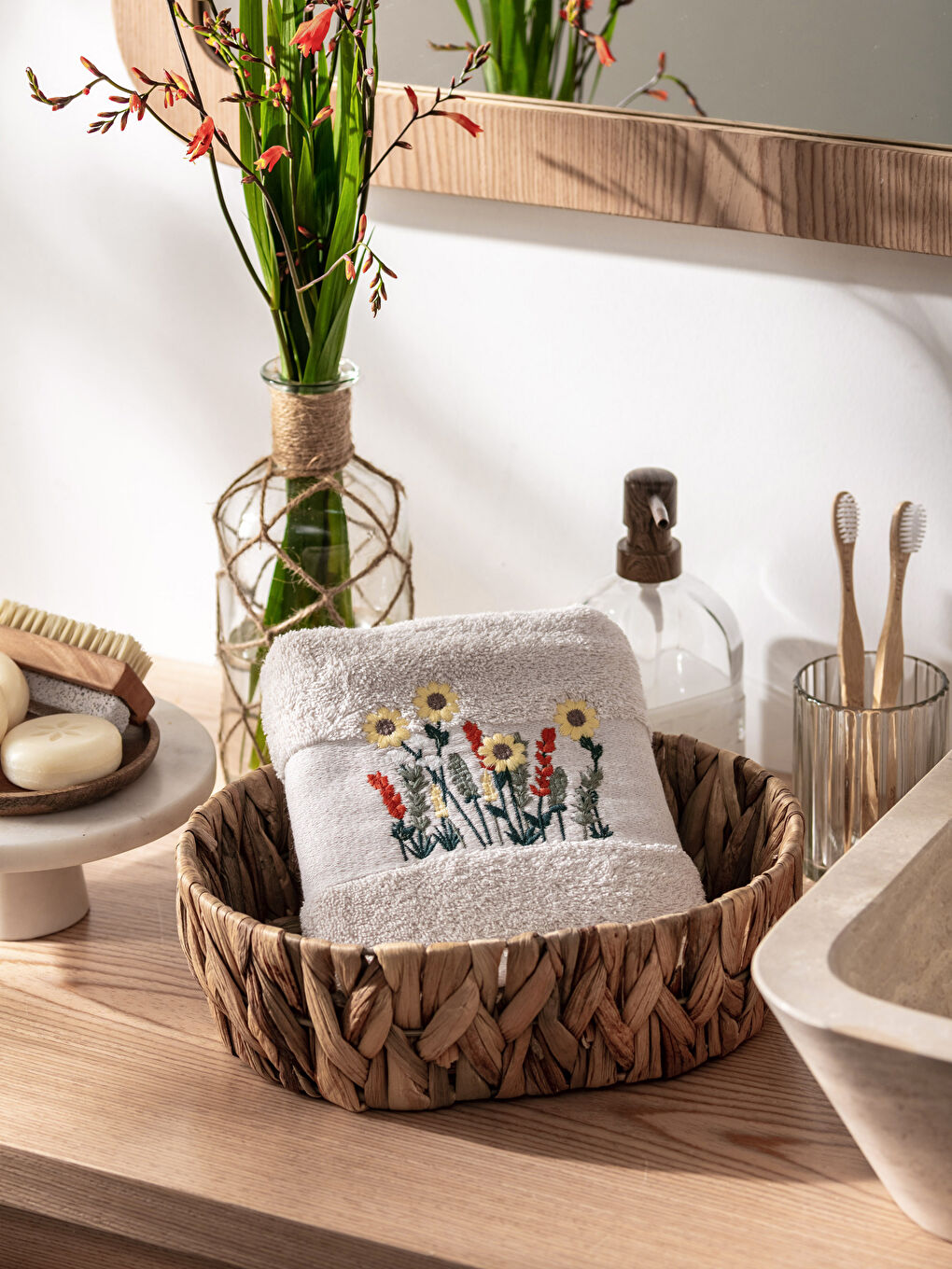 فوطة يد قطن مُزهرة مطرزة مقاس 50x80 سم-1