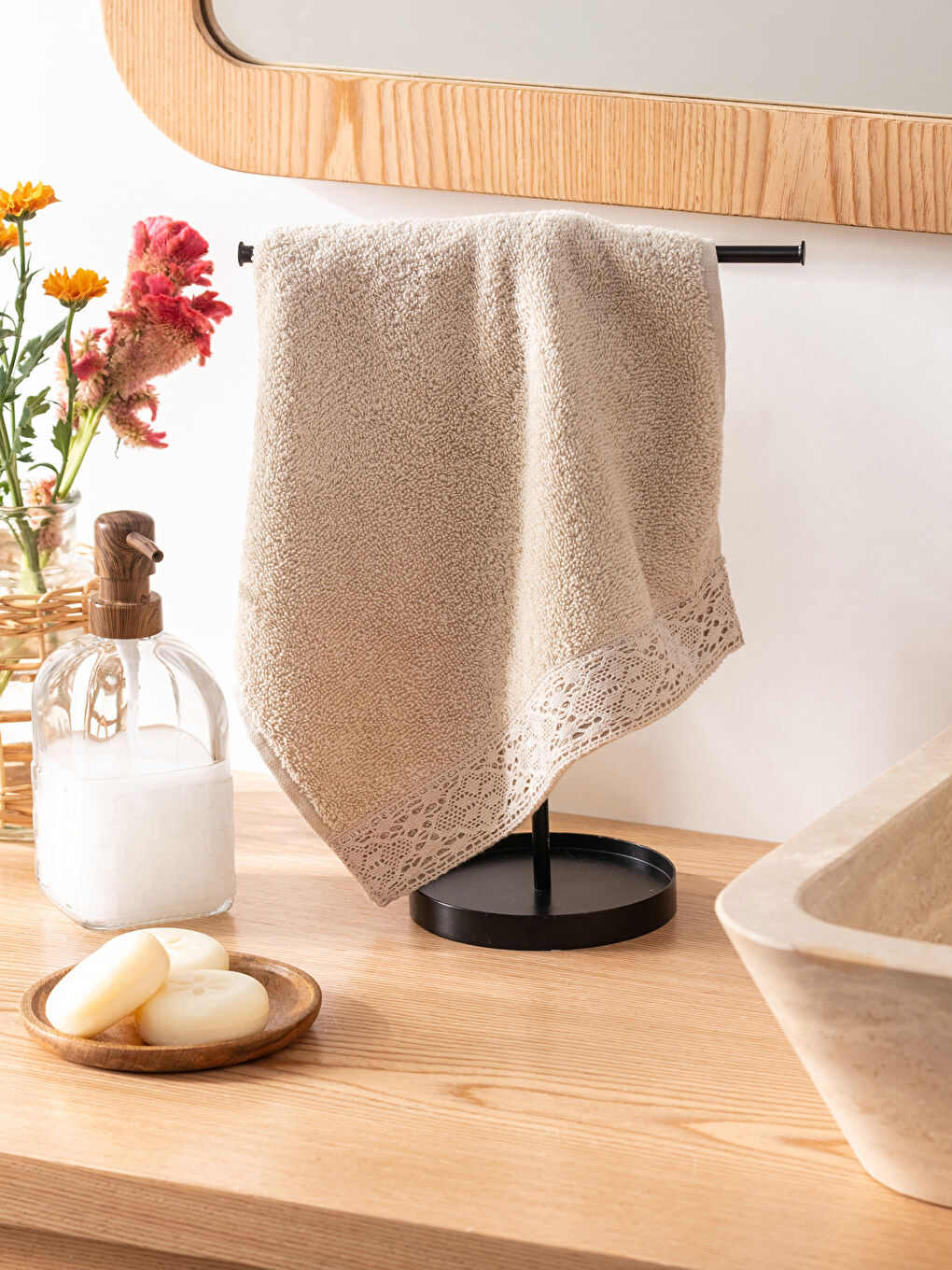 Lace Detailed Hand Towel 30x50 Cm-1