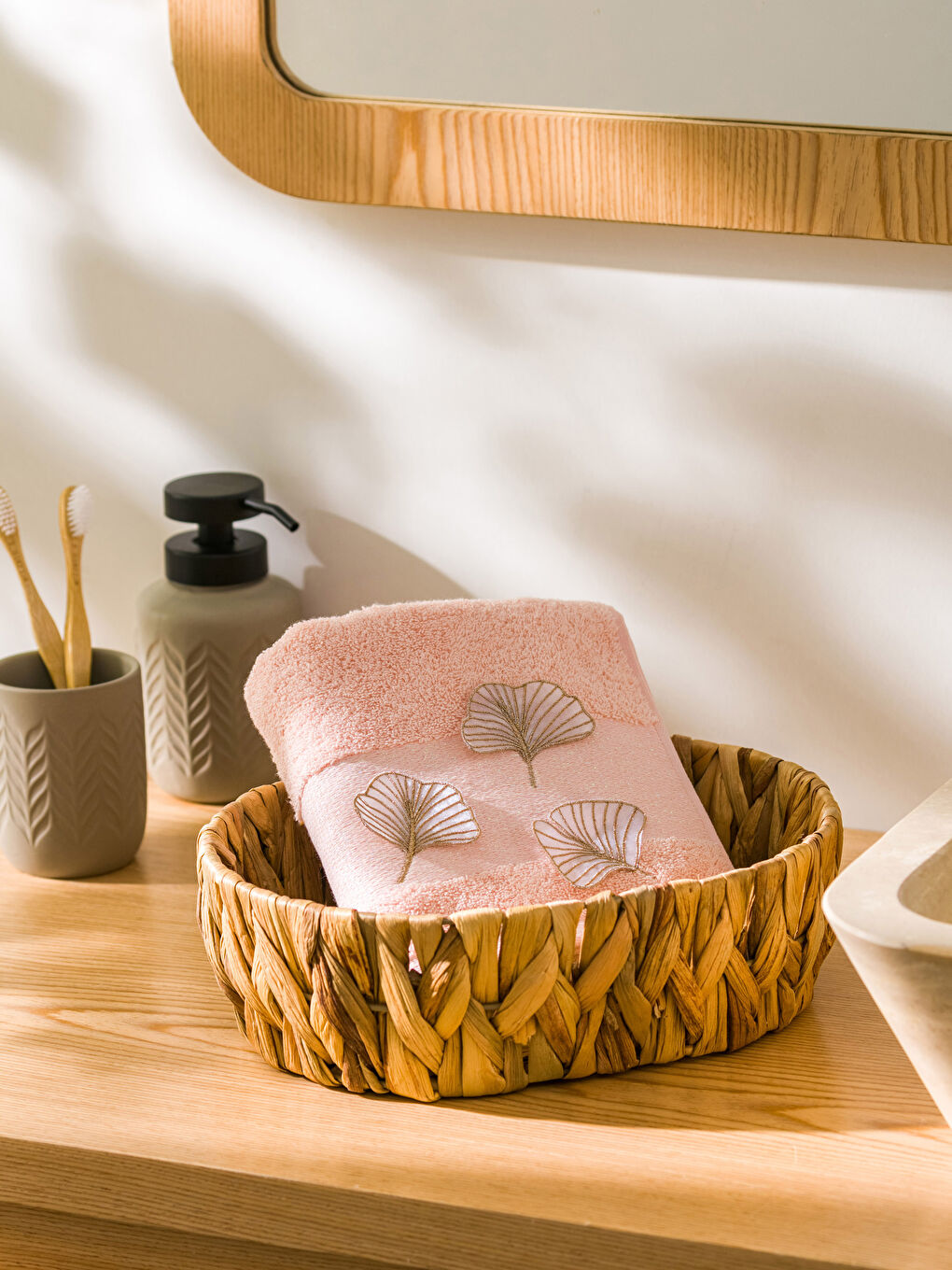 فوطه يد قطن بتفاصيل أبليك 50x80 سم-1