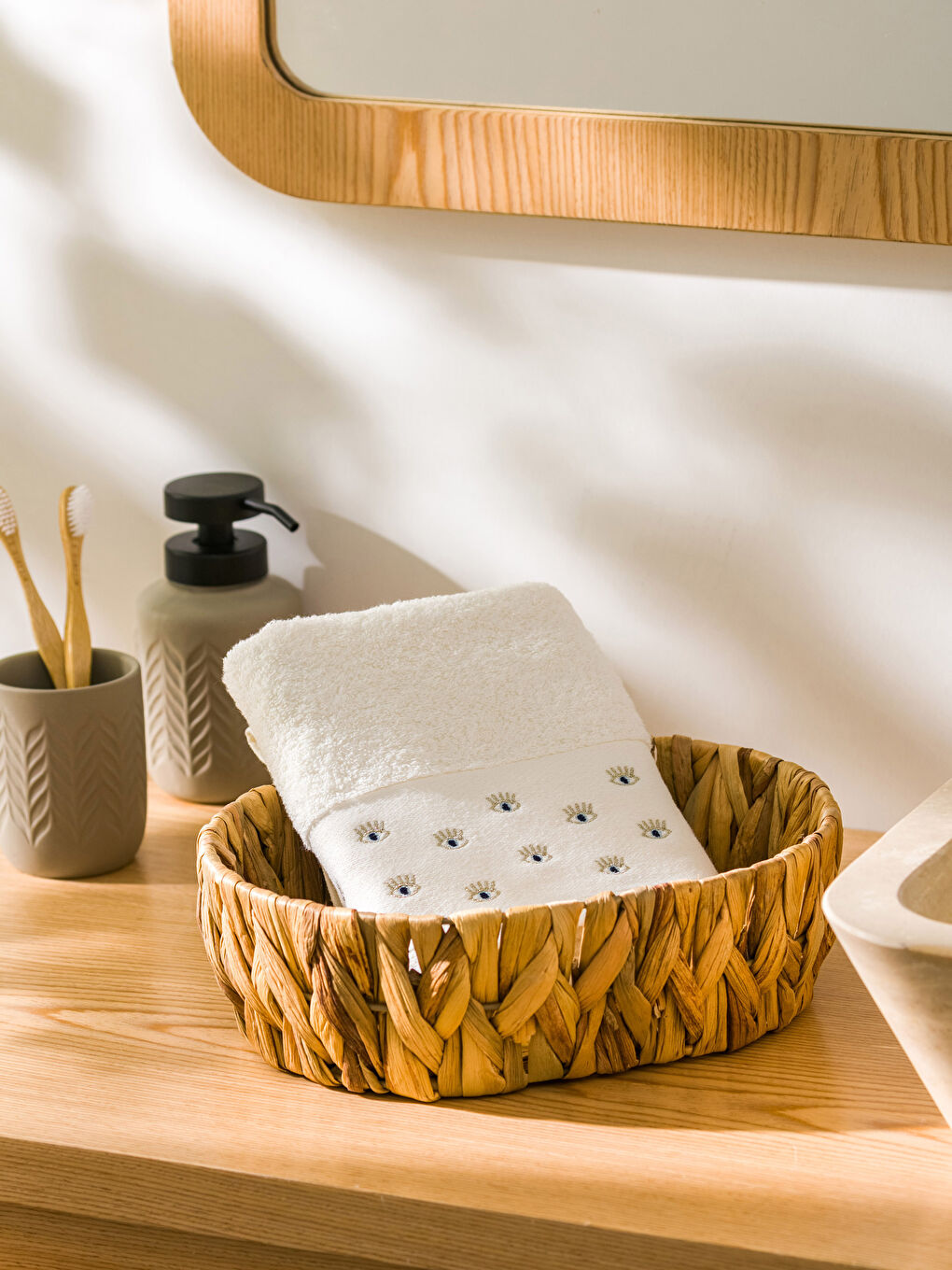 Ekru Pamuklu Nakışlı Yüz Havlusu 50x80 cm