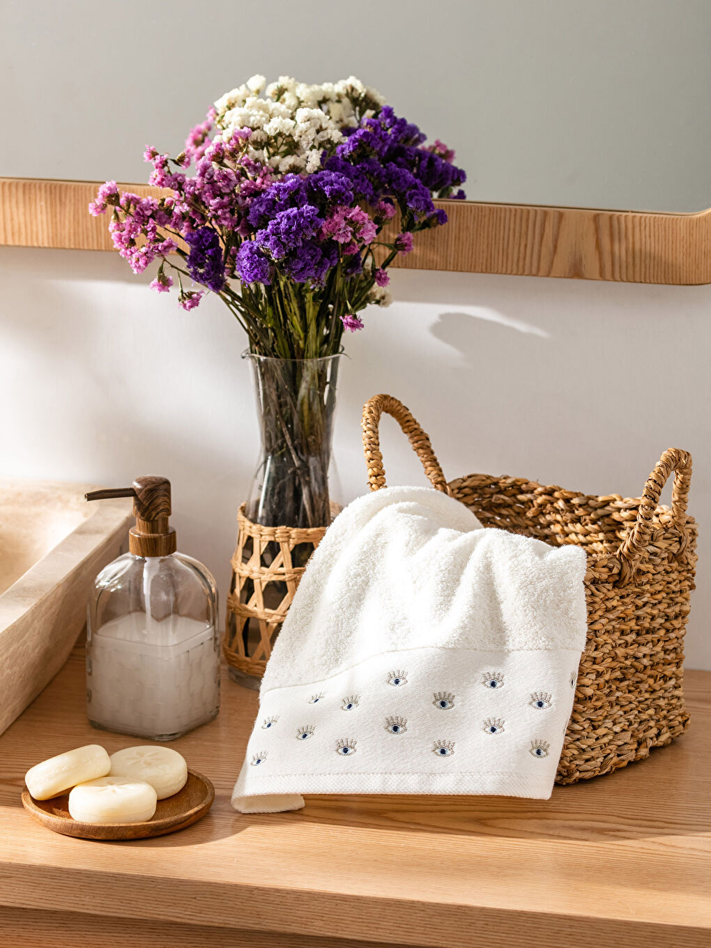 Ekru Pamuklu Nakışlı Yüz Havlusu 50x80 cm-1