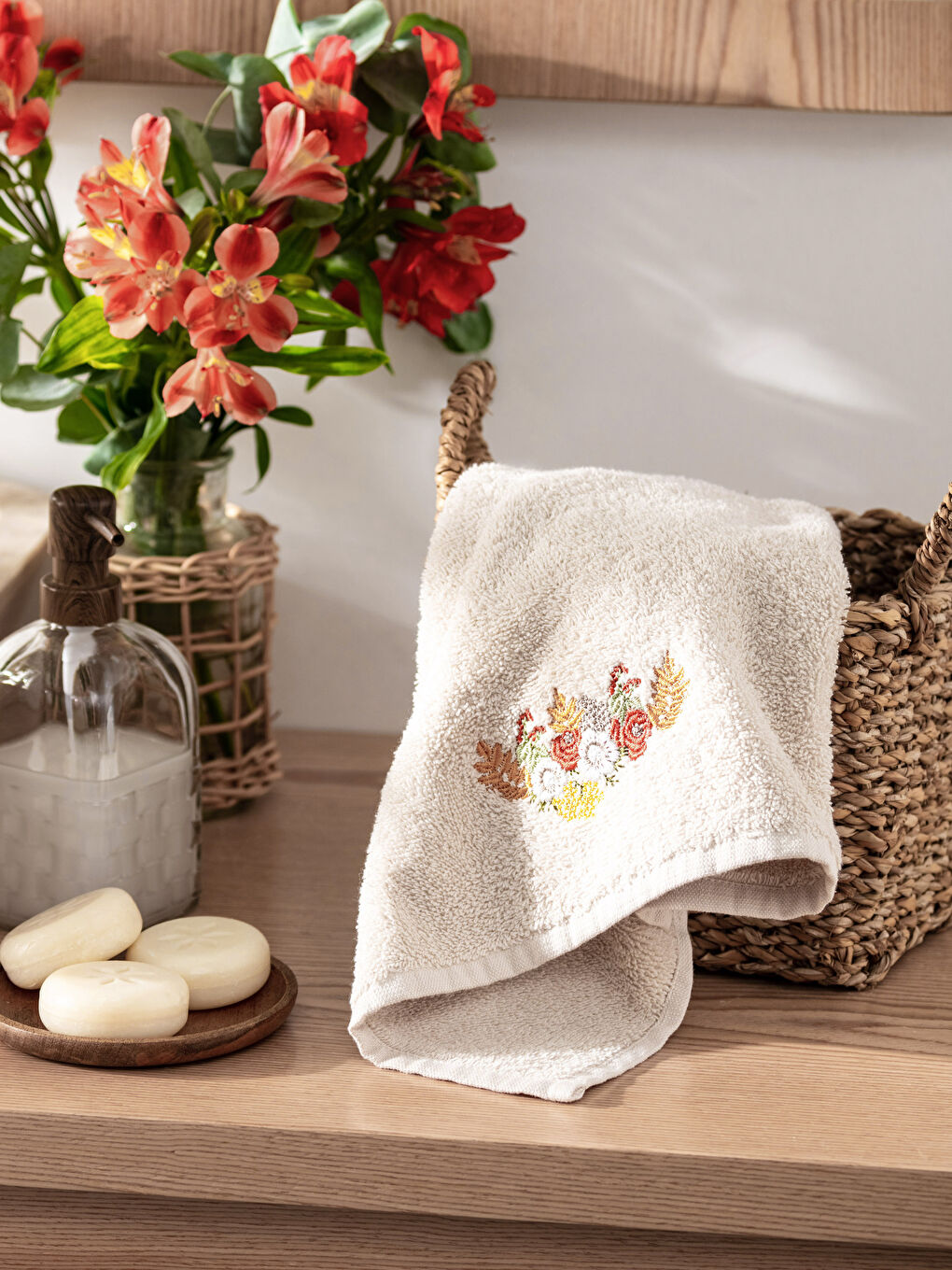 Embroidered Cotton Face Towel 50x80 cm