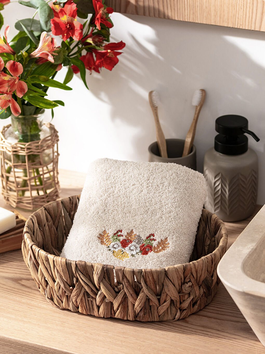 Embroidered Cotton Face Towel 50x80 cm-1