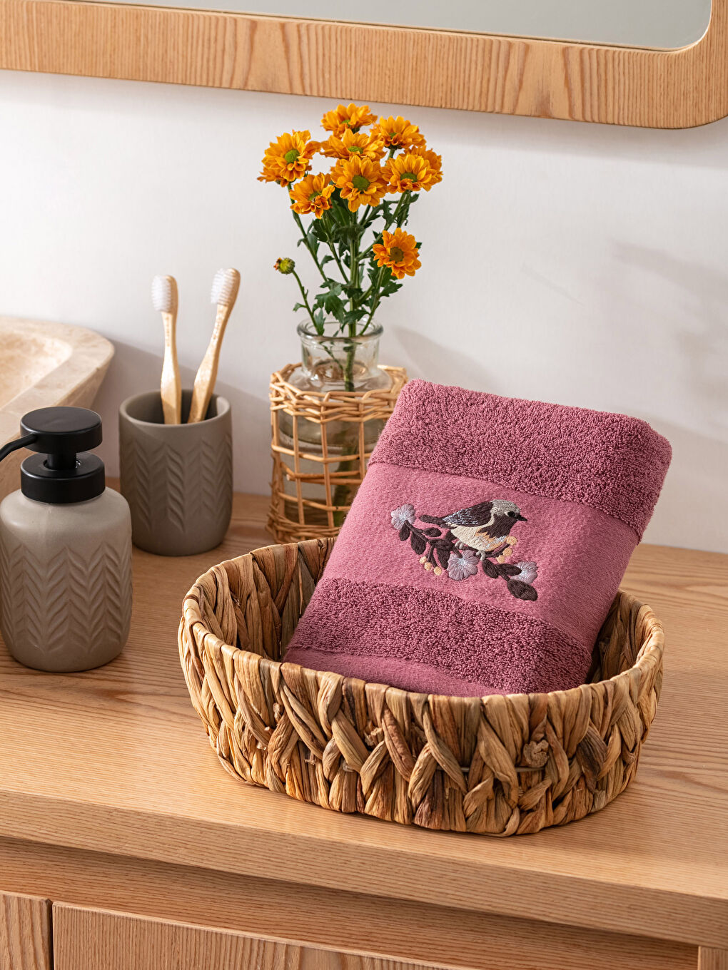 Embroidered Hand Towel 50x80 cm-1