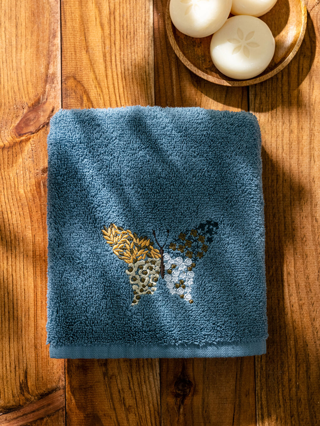 فوطة وجه قطن مطرزة بفراشة 50x80 سم-2