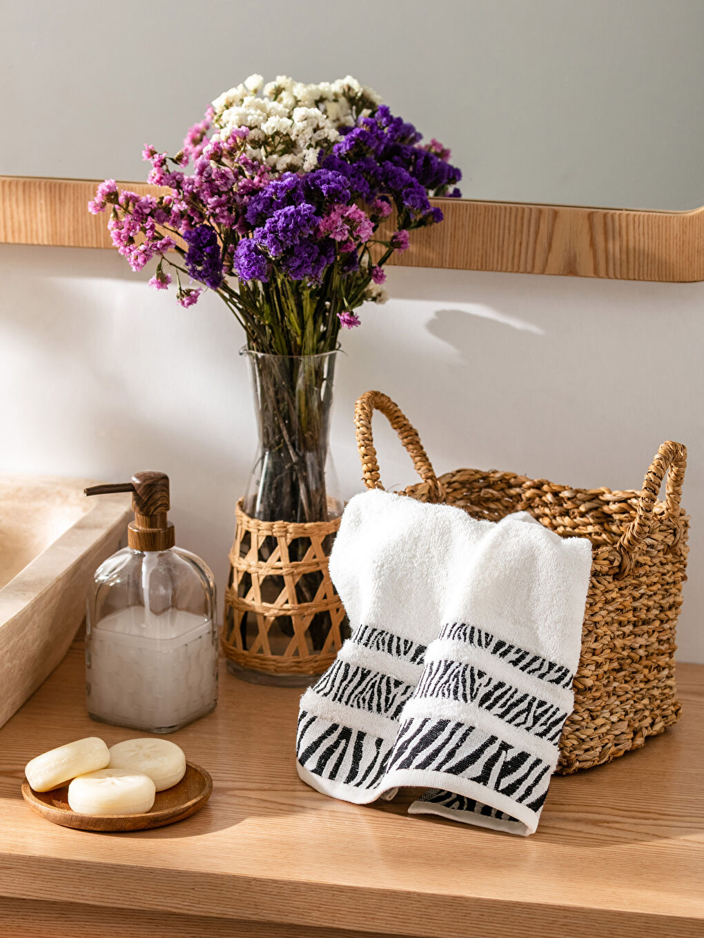 Ekru Nakışlı Pamuklu Yüz Havlusu 50x80 cm