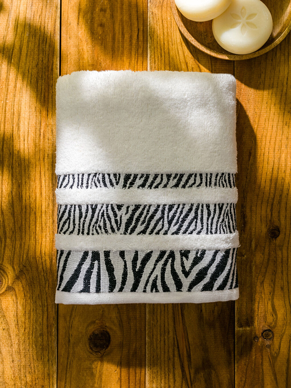 Ekru Nakışlı Pamuklu Yüz Havlusu 50x80 cm-2