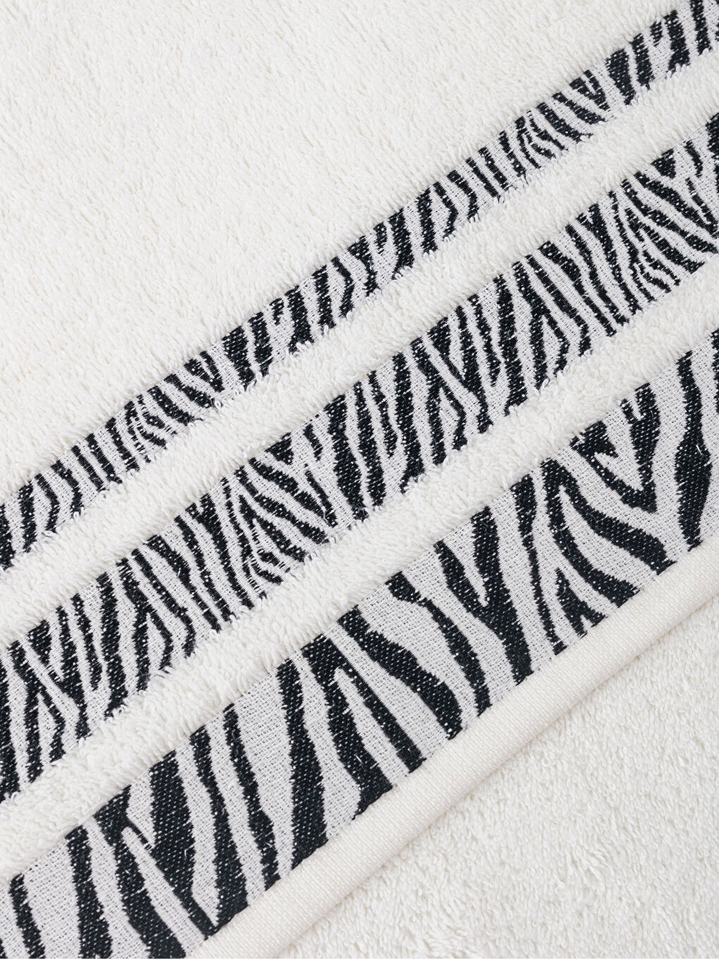 Ekru Nakışlı Pamuklu Yüz Havlusu 50x80 cm-3