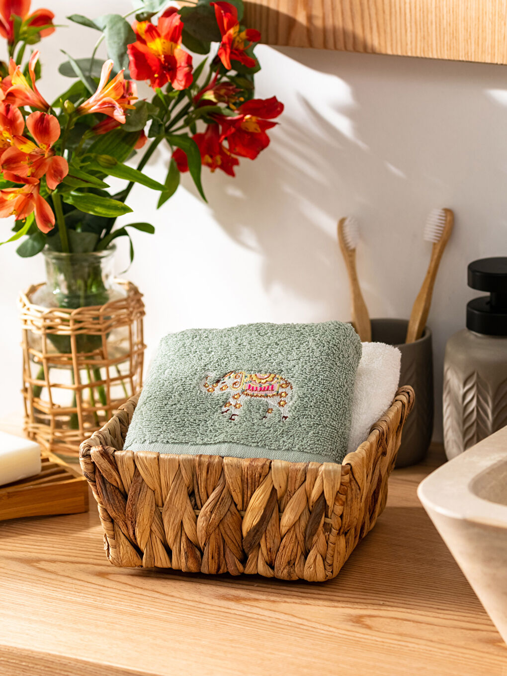 Embroidered Cotton Hand Towel 30x50 Cm