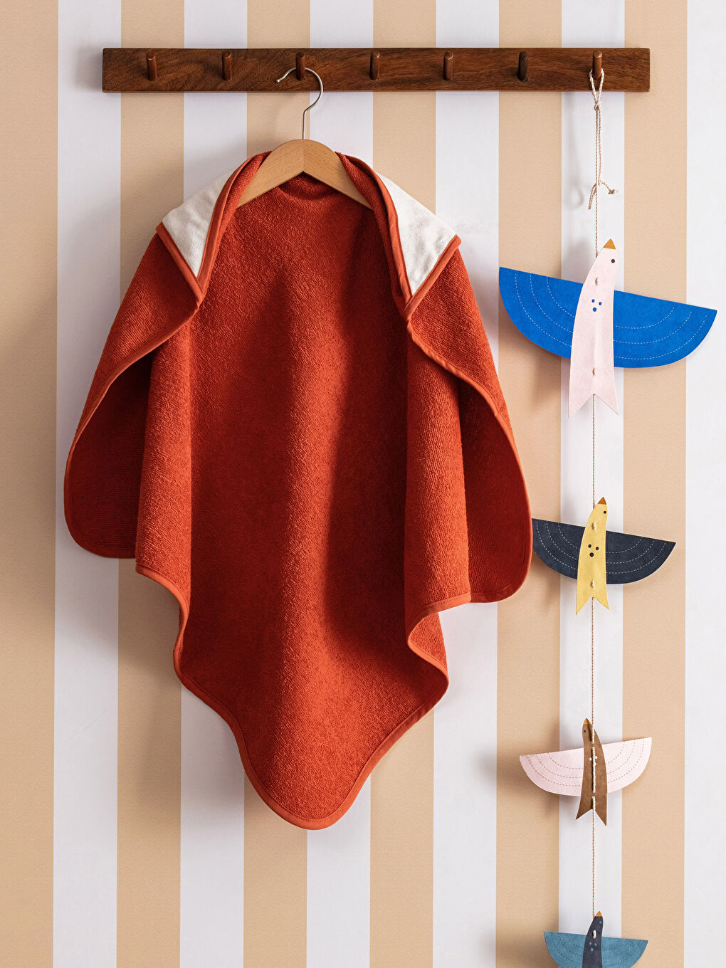 Жігіт пен қыз бір-бірін жақсы көреді