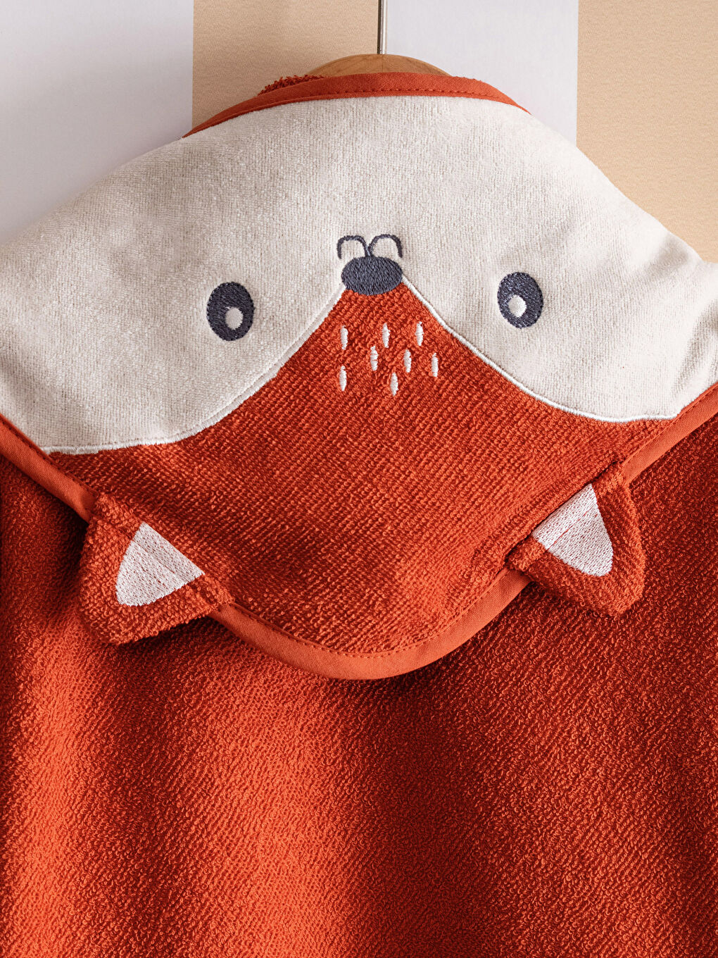 Turuncu Nakışlı Pamuklu Bebek Banyo Havlusu 75x75 cm-2