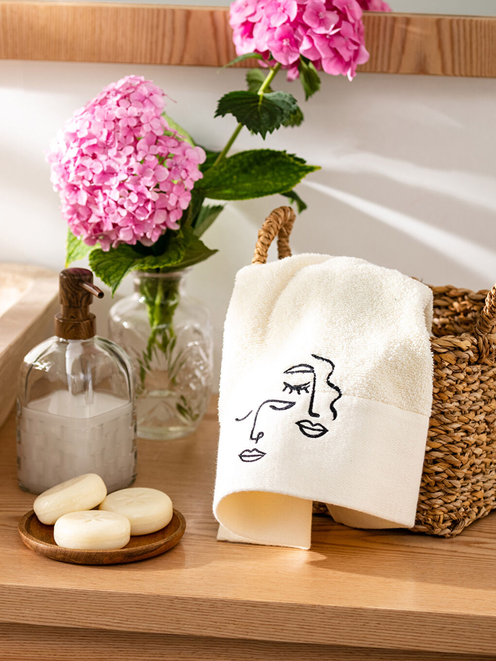 Embroidered Cotton Face Towel 50x80 cm-1