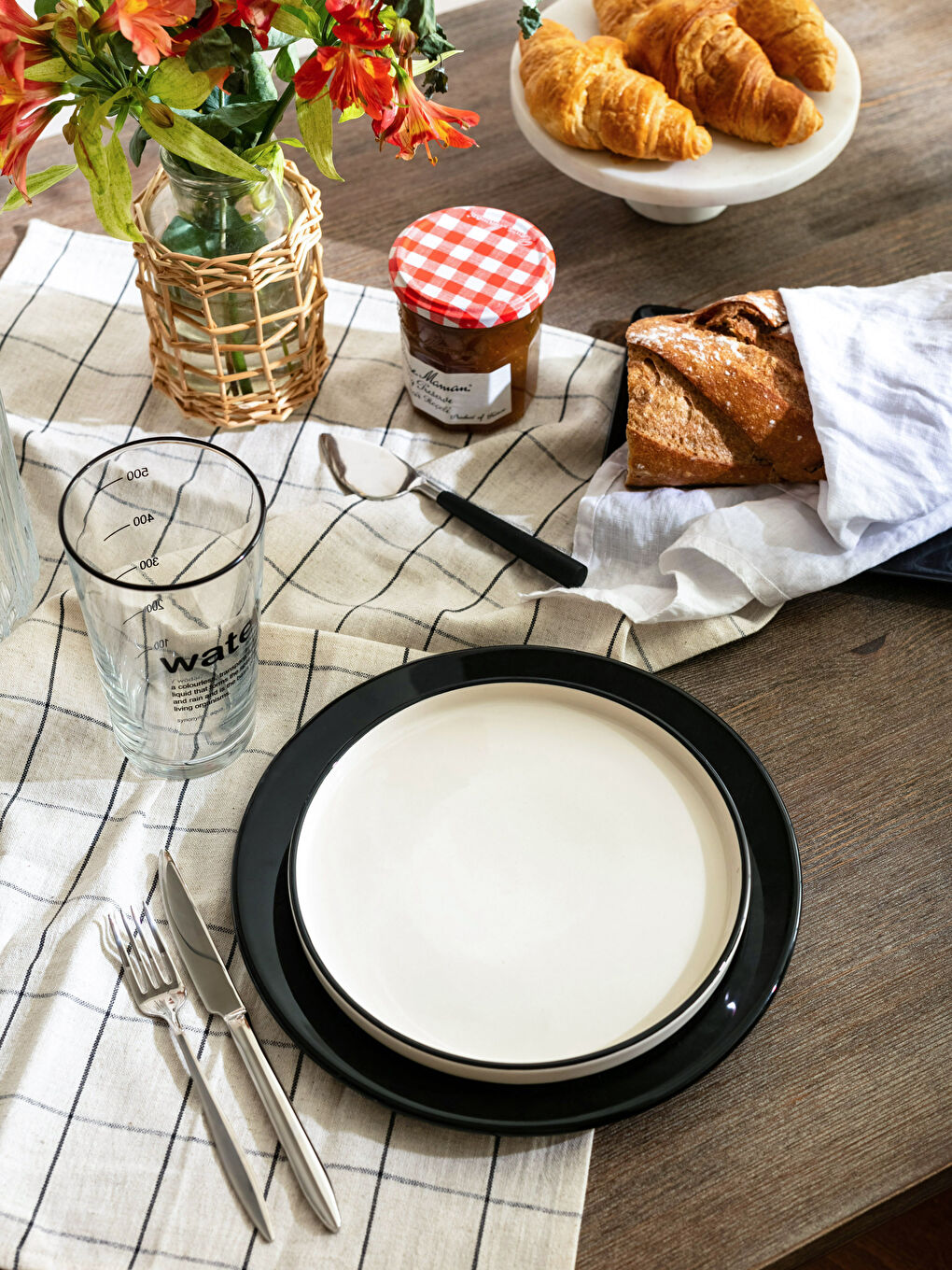 Siyah Düz Seramik Pasta Tabağı 20 cm