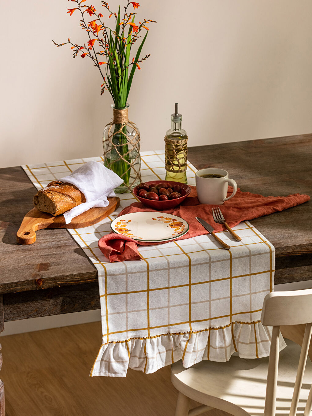 Ekru Desenli Fırfır Detaylı Pamuklu Runner 45x150 cm