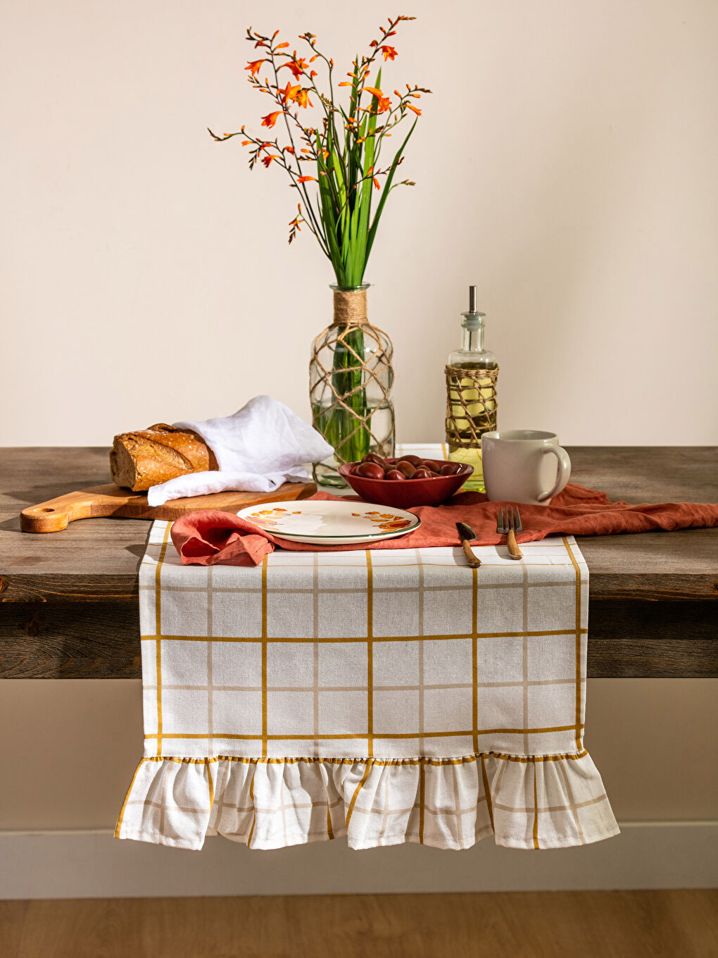 Ekru Desenli Fırfır Detaylı Pamuklu Runner 45x150 cm-1