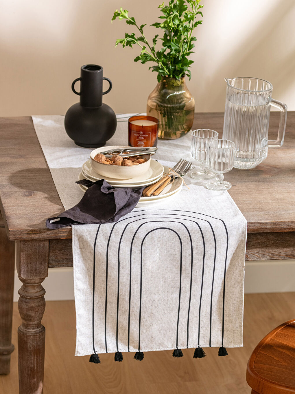 مفرش طاولة مطبوع بتفاصيل شراشيب 45x150 سم