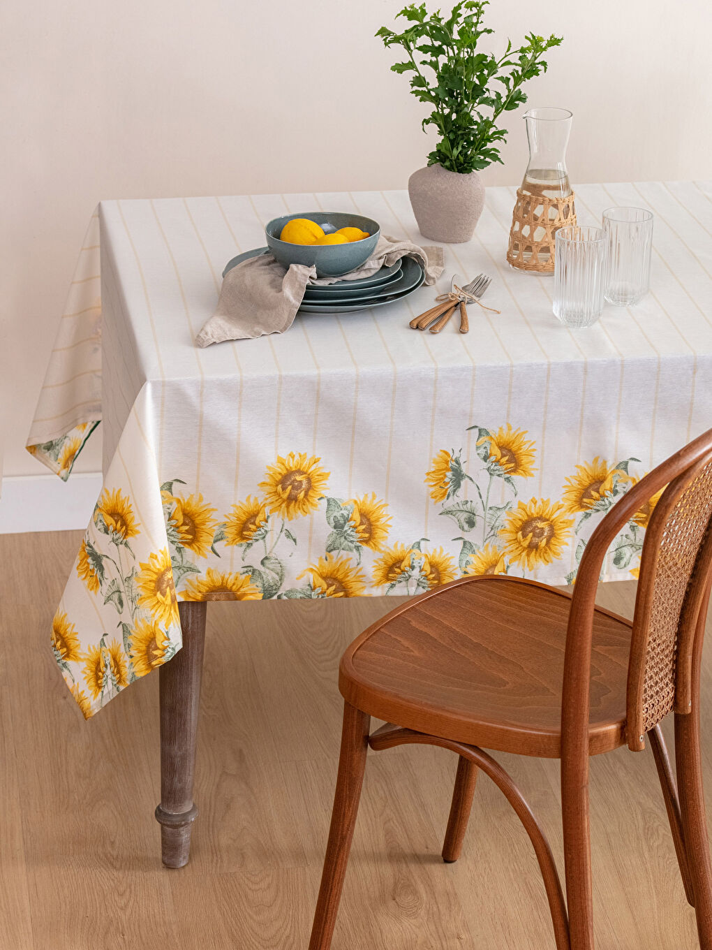 LCW HOME Ayçiçeği Desenli Masa Örtüsü 150x200 cm-1