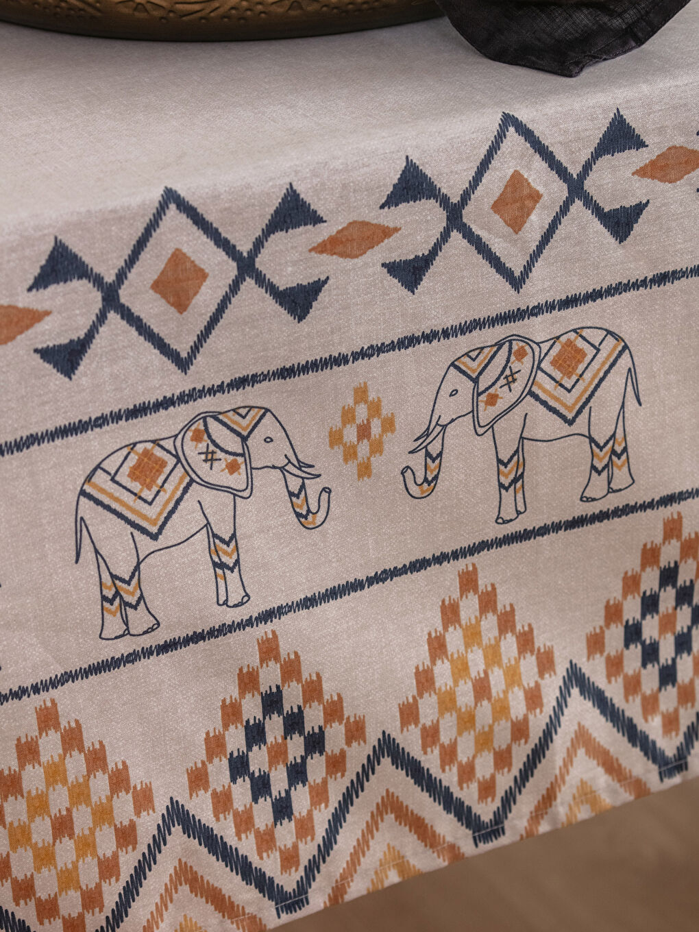 Elephant Patterned Tassel Detail Table Cloth 150x200 Cm-2