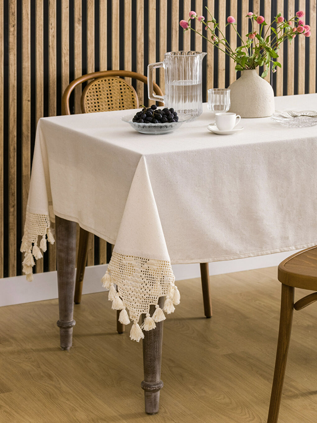 Tasseled Lace Detailed Table Cloth 150x200 Cm