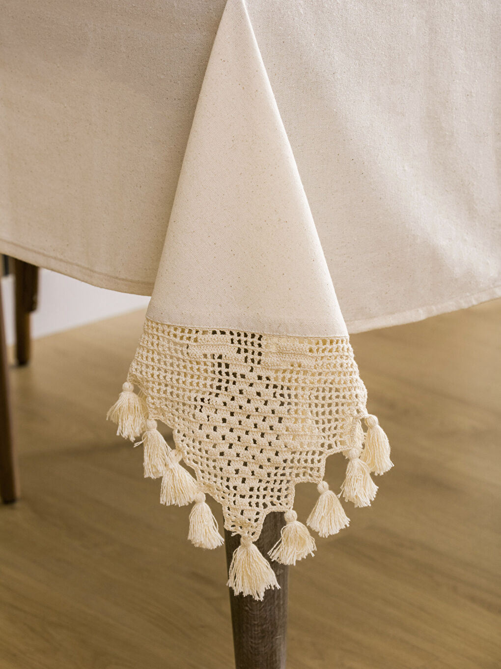 Tasseled Lace Detailed Table Cloth 150x200 Cm-2