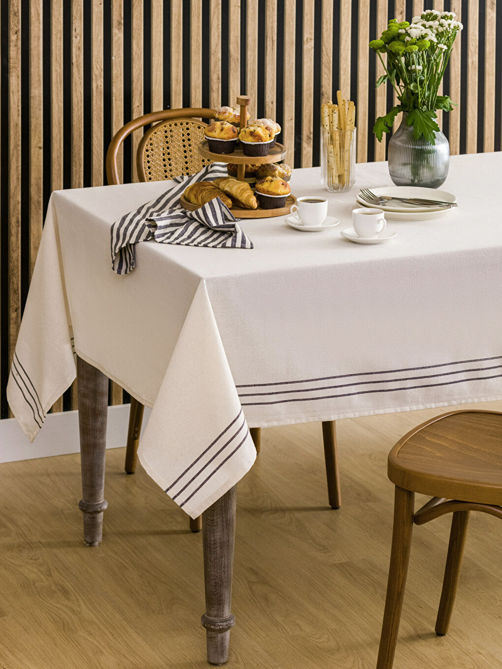 مفرش مائدة مخطط 150x200 سم