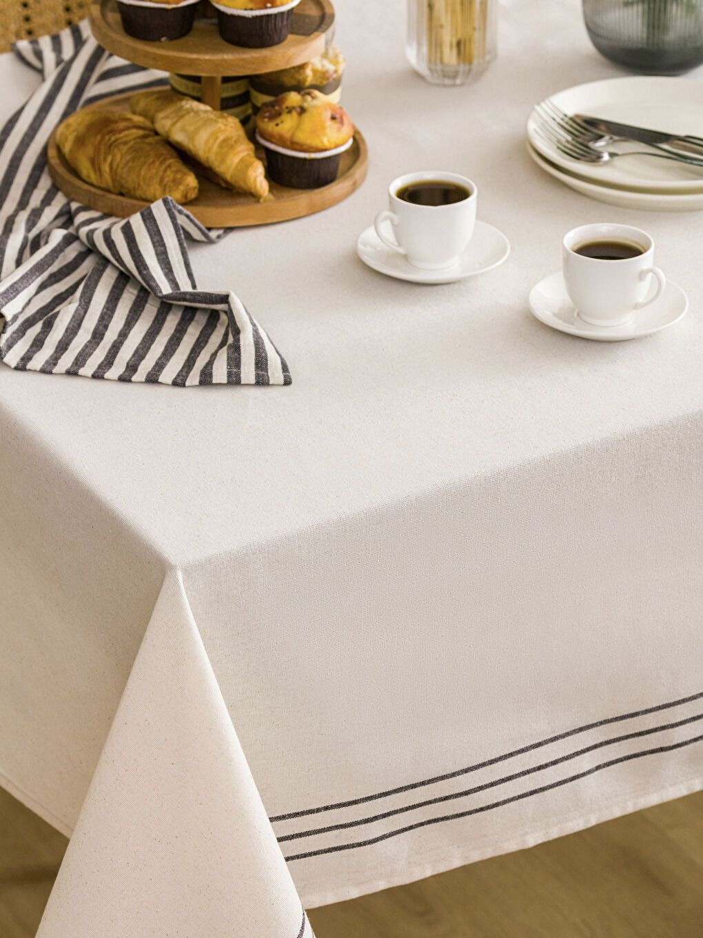 مفرش مائدة مخطط 150x200 سم-2