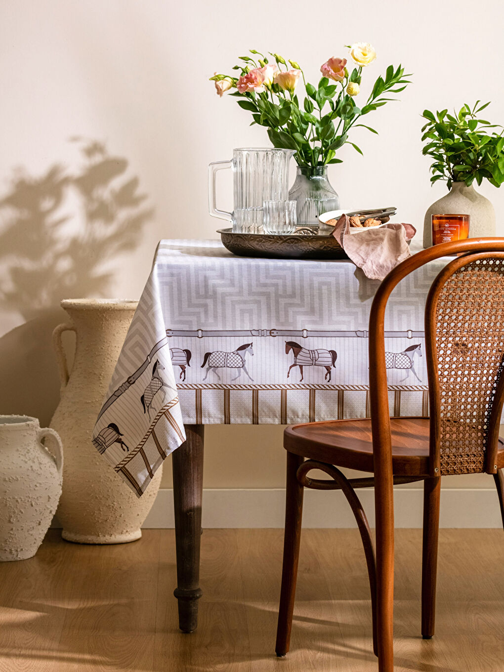 مفرش ترابيزة بـ رسومات حصان مقاس 150x200 سم