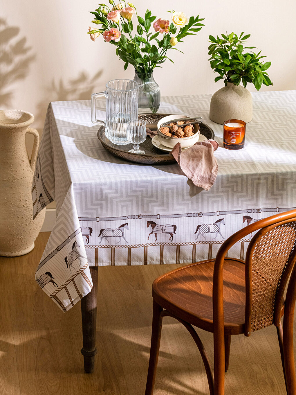 مفرش ترابيزة بـ رسومات حصان مقاس 150x200 سم-1