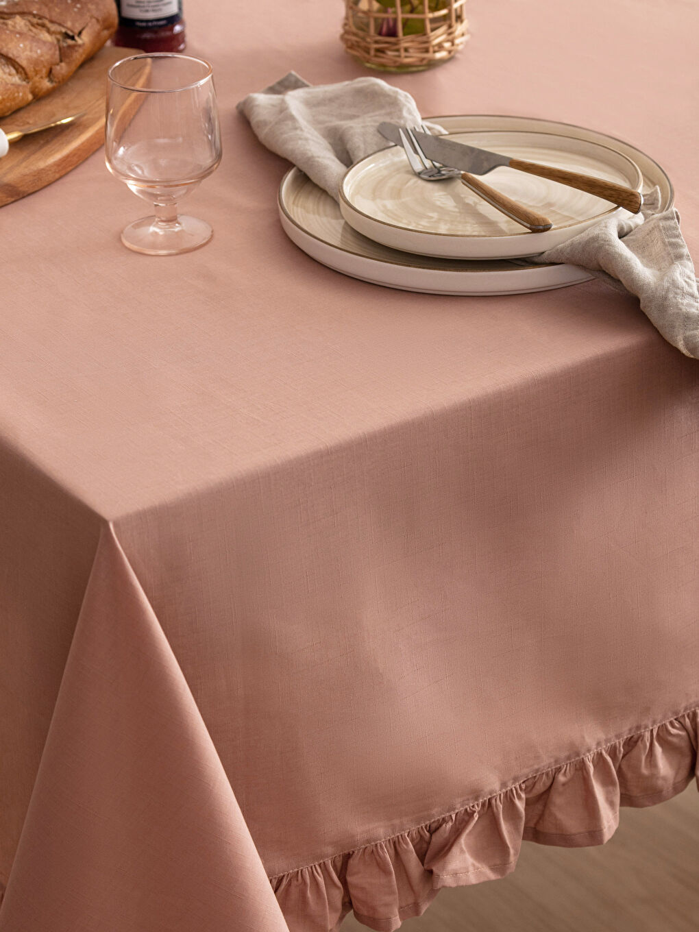 مفرش ترابيزة قطن بتفاصيل كشكشة 150x200 سم-2