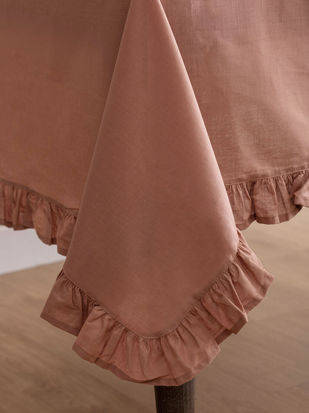 مفرش ترابيزة قطن بتفاصيل كشكشة 150x200 سم-3