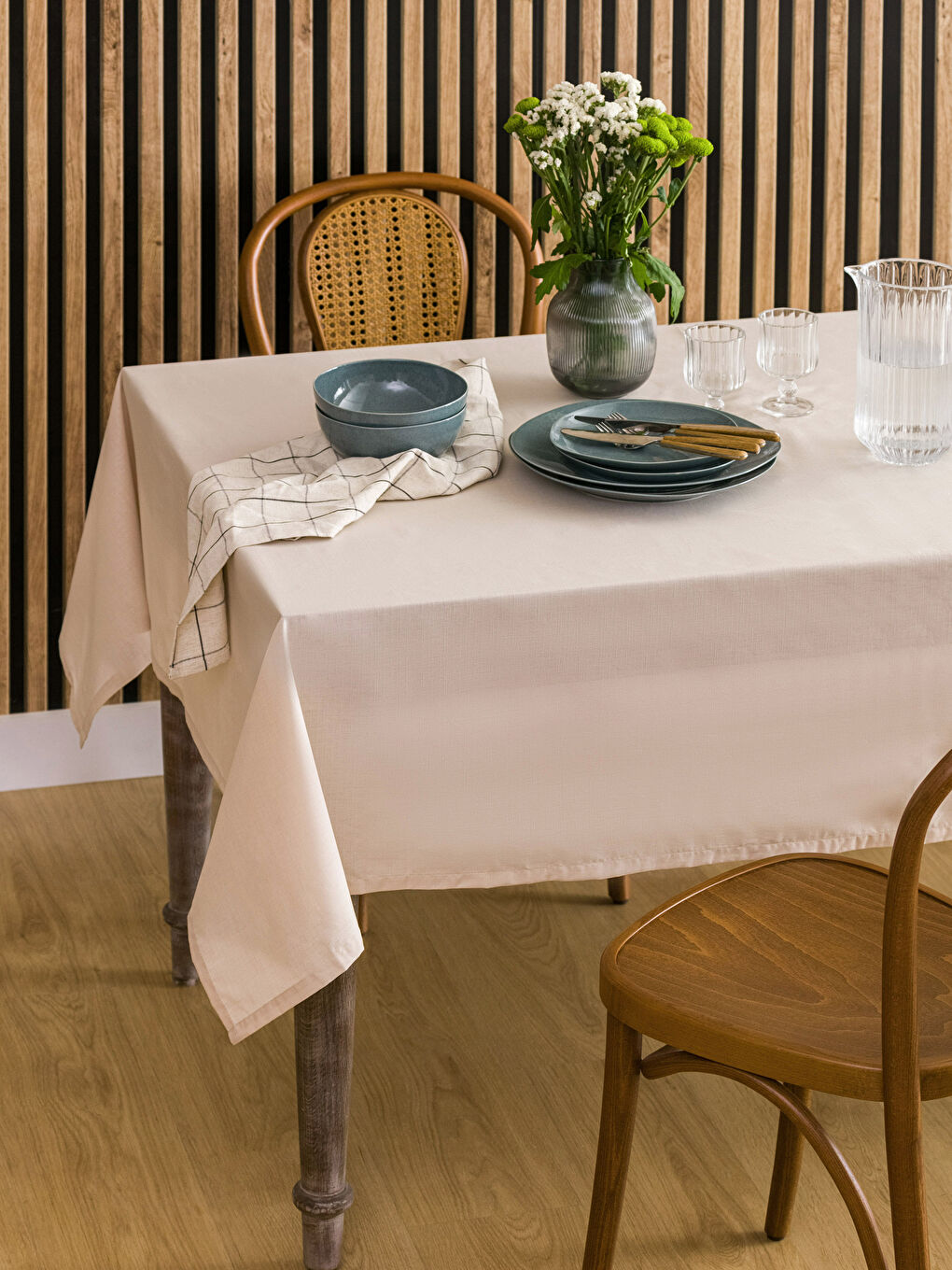 Schlichte Baumwoll-Tischdecke 150x200-1