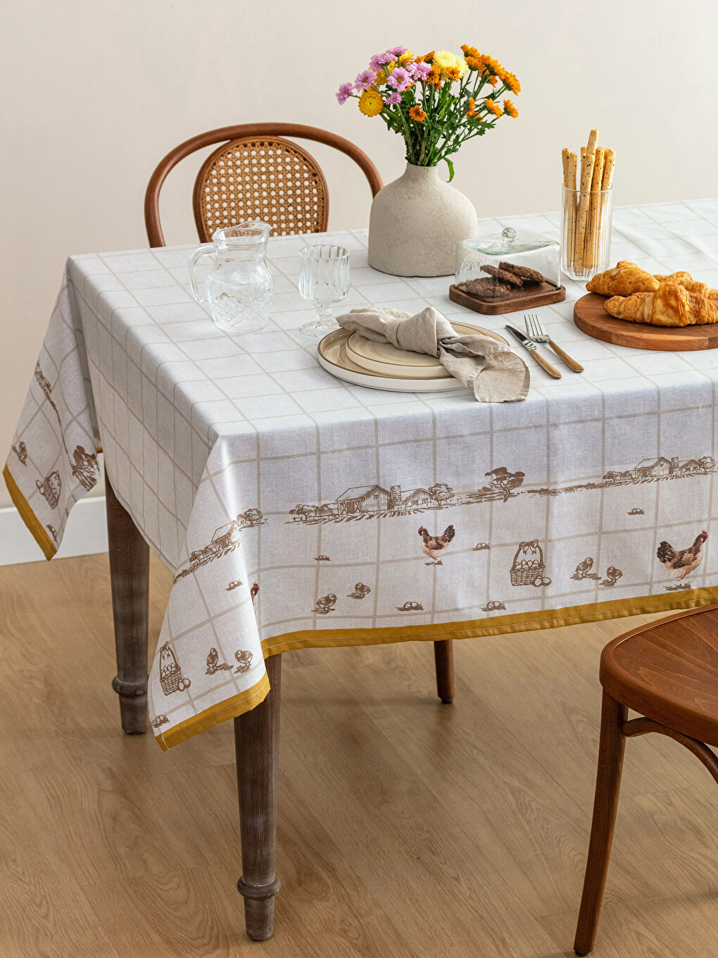 Karışık Baskılı Masa Örtüsü 150x150 cm