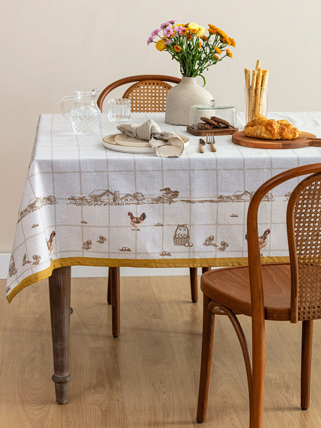 Karışık Baskılı Masa Örtüsü 150x150 cm-1