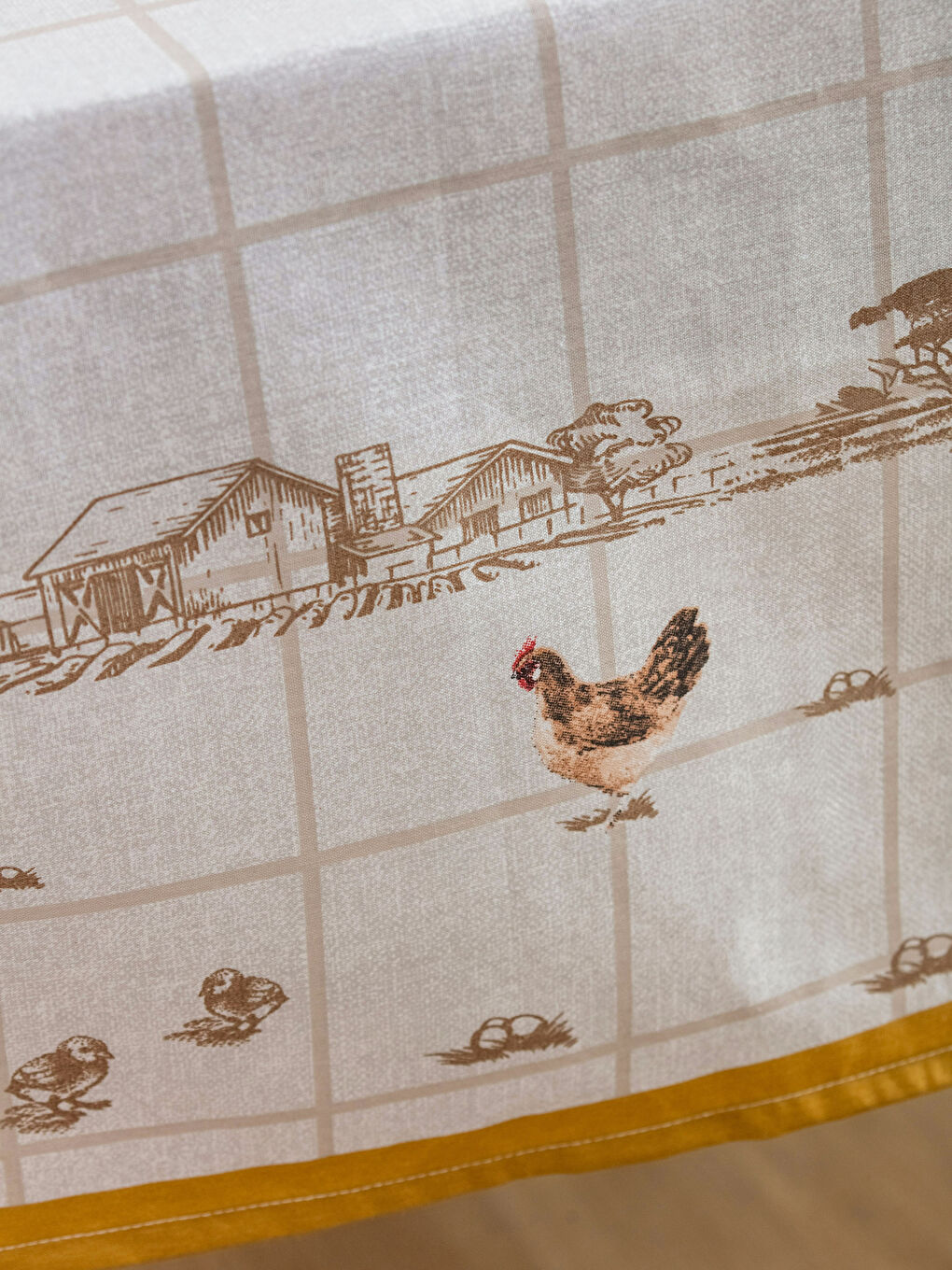 Karışık Baskılı Masa Örtüsü 150x150 cm-2