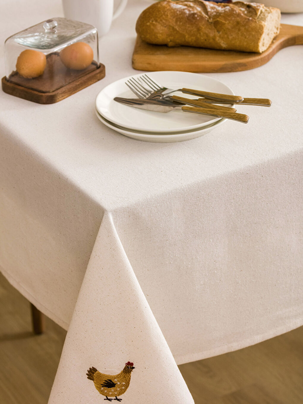 مفرش ترابيزة مطرز بتفاصيل شراشيب مقاس 150x150 سم-2