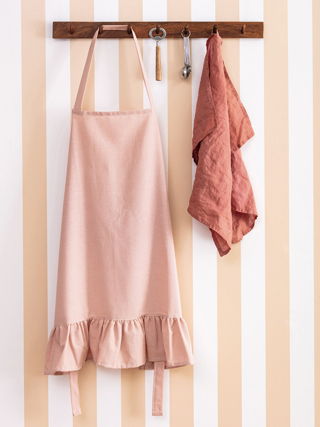 مريلة مطبخ قطن بتفاصيل كشكشة