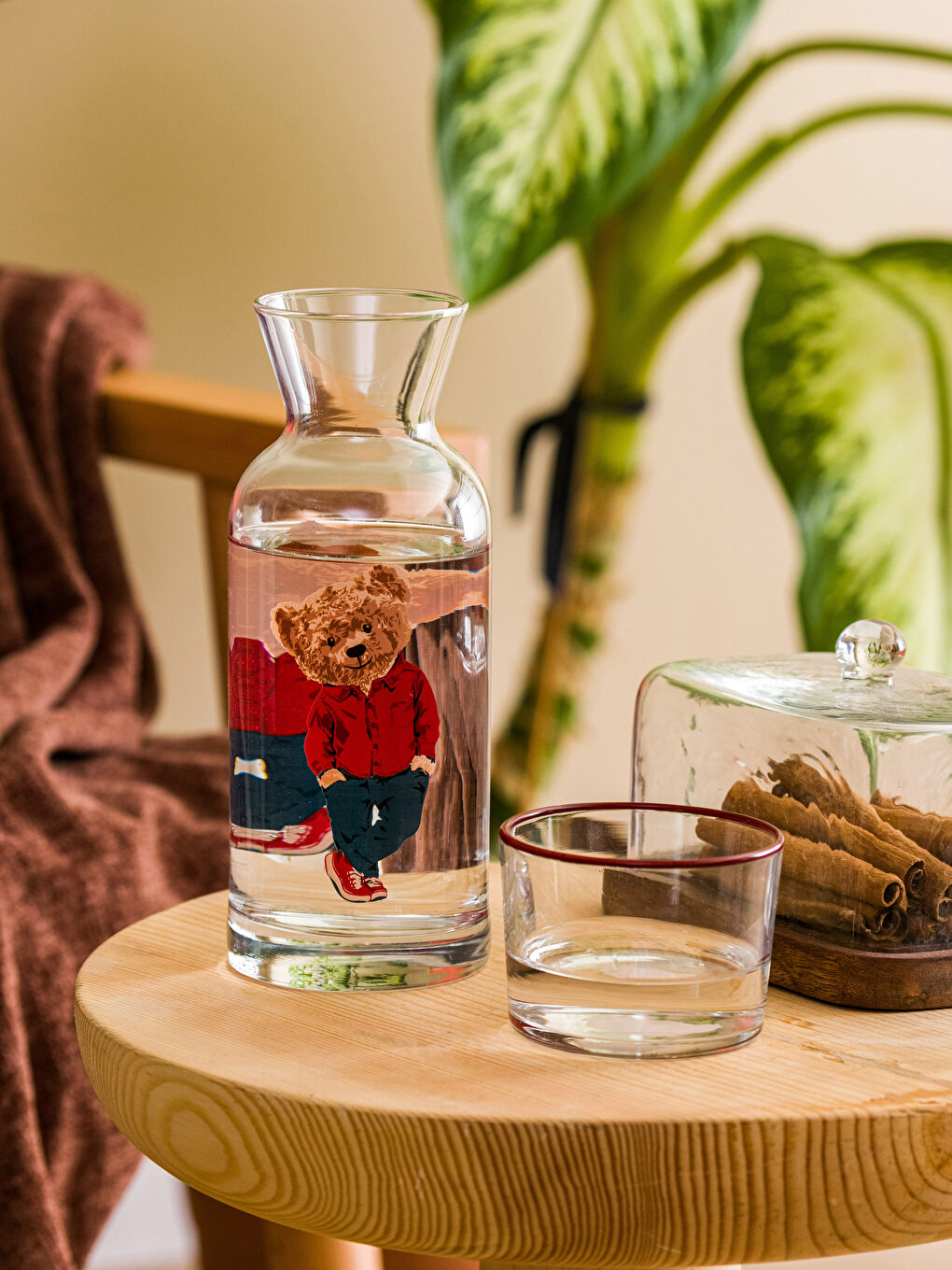 Karışık Bardak Kapaklı Cam Karaf Sürahi 700 ml