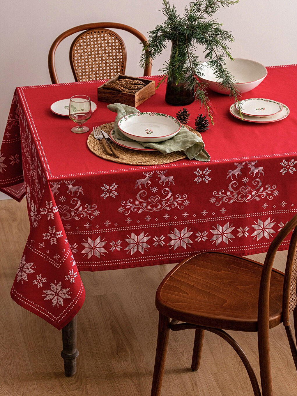 LCW HOME New Year Printed Cotton Table Cloth 150x220 Cm -W2H381Z8-A6J