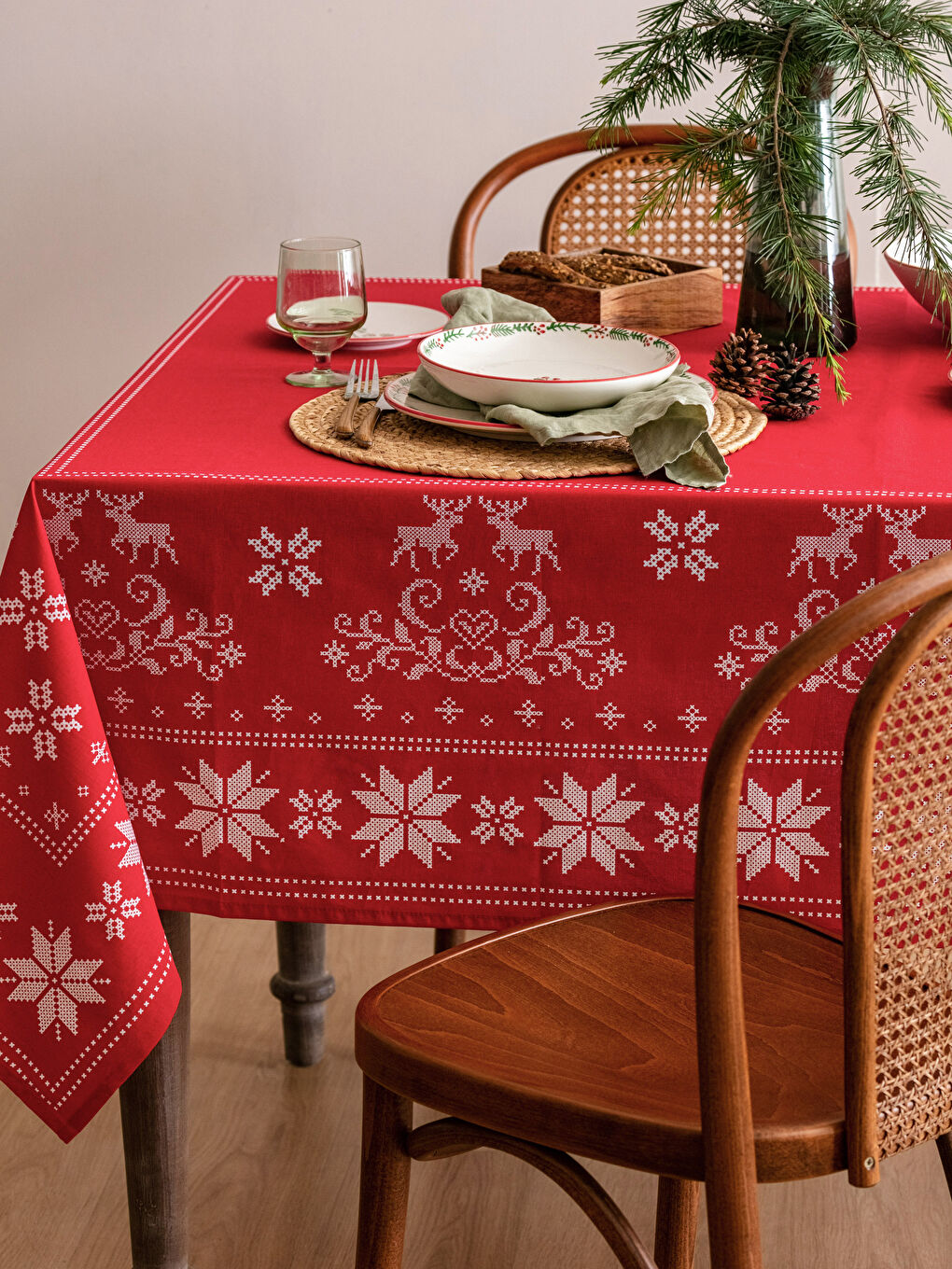 LCW HOME New Year Printed Cotton Table Cloth 150x220 Cm -W2H381Z8-A6J