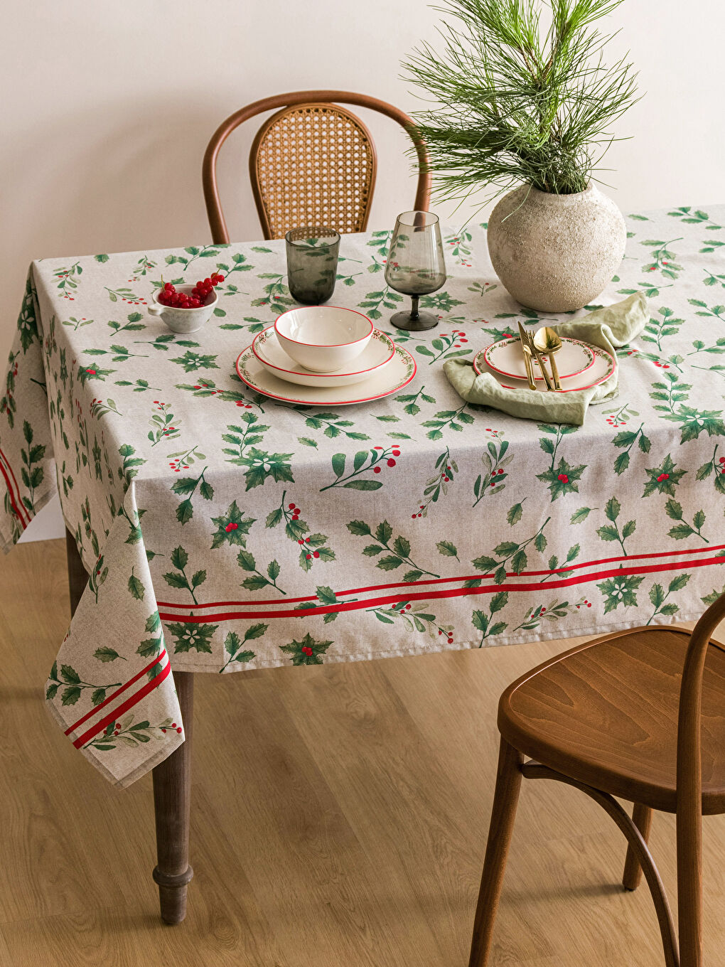 LCW HOME New Year Themed Table Cloth 150x200 Cm -W2H382Z8-LRR