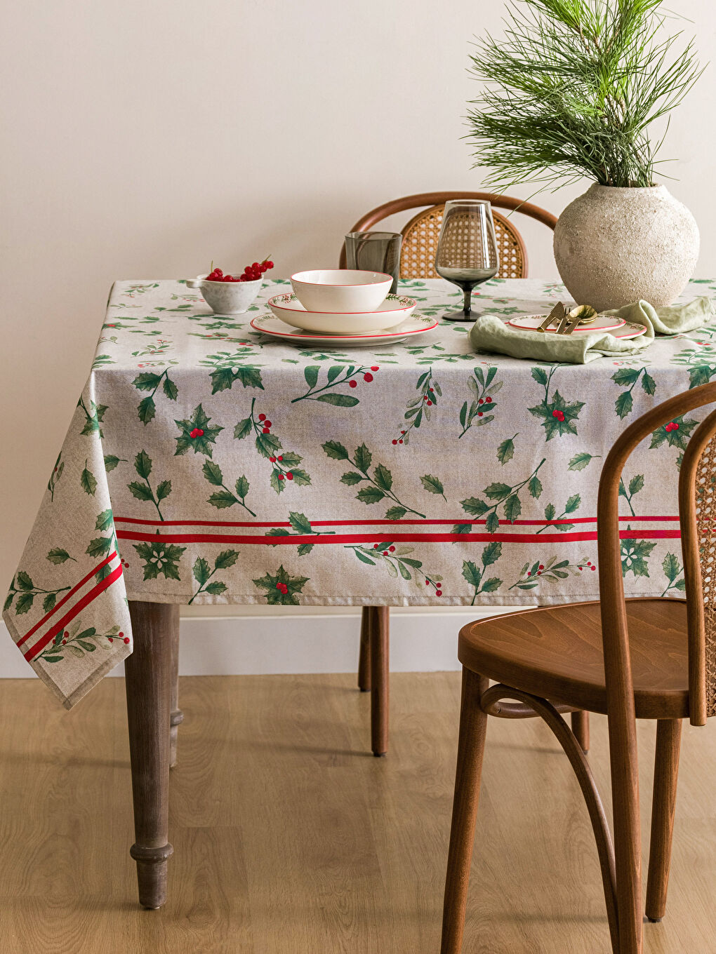 LCW HOME New Year Themed Table Cloth 150x200 Cm -W2H382Z8-LRR