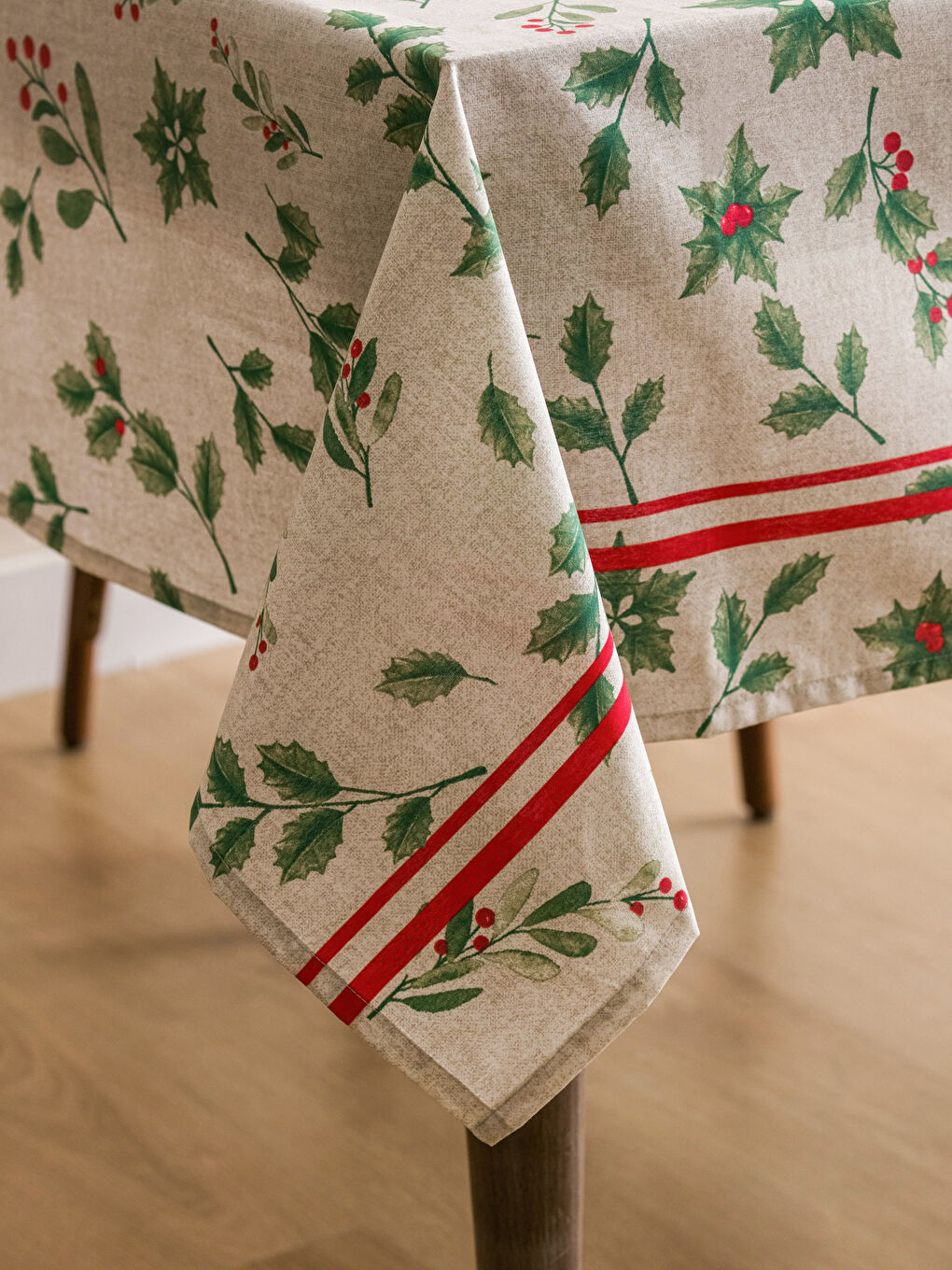 LCW HOME New Year Themed Table Cloth 150x200 Cm -W2H382Z8-LRR