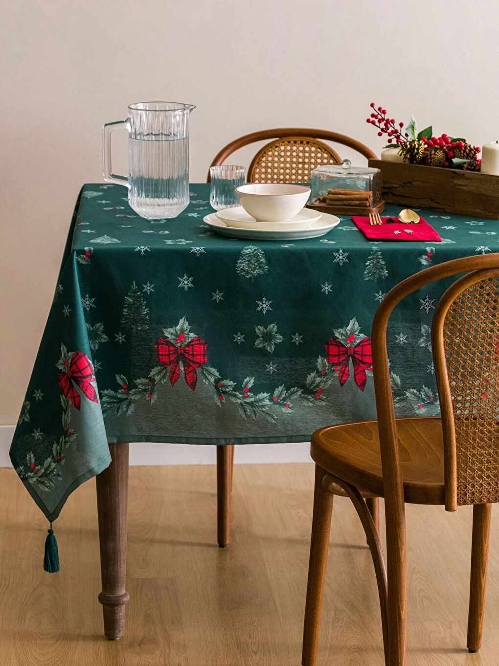 Yeşil Yılbaşı Temalı Masa Örtüsü 150x200 cm