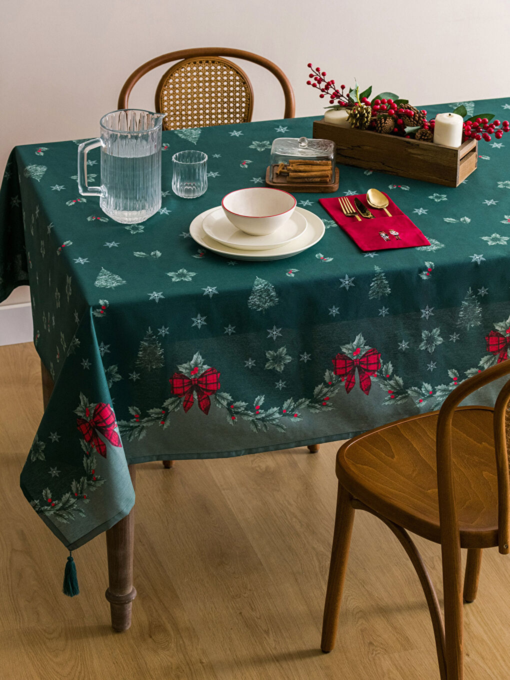 Yeşil Yılbaşı Temalı Masa Örtüsü 150x200 cm-1