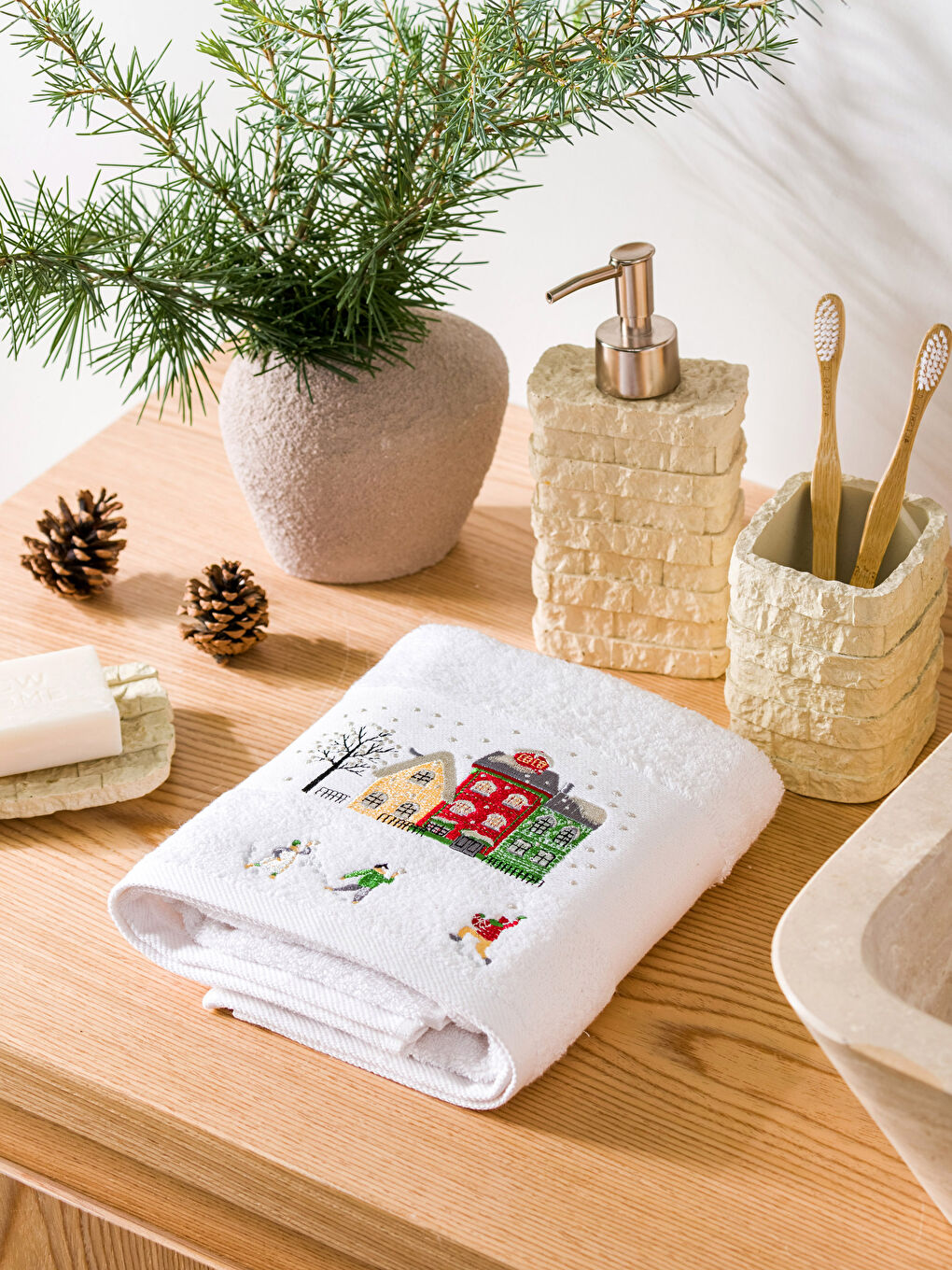 فوطة وجه قطن مطرزة 50x80 سم