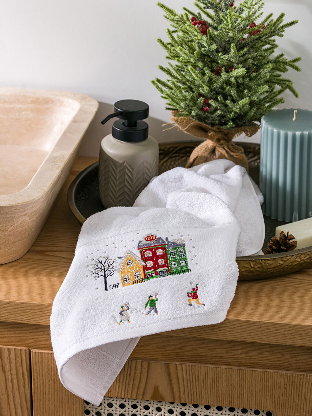 فوطة وجه قطن مطرزة 50x80 سم-1